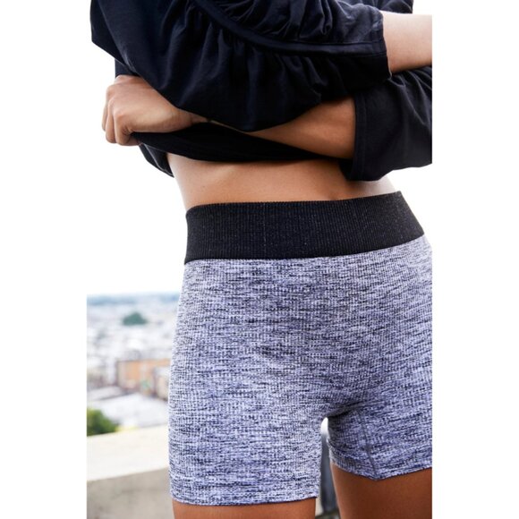 Free People Movement Seamless Shorts in Heather Grey - NWT! - Picture 2 of 12